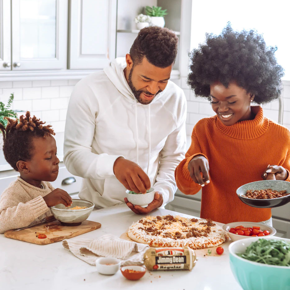 family-making-pizza